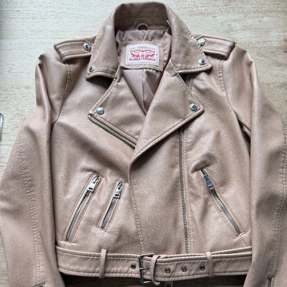 XS - Vegan Leather - Levis Perfect condition with belt that snaps in in the back